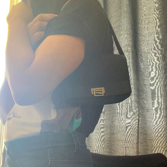 Authentic fendi baguette - Picture 5 of 17